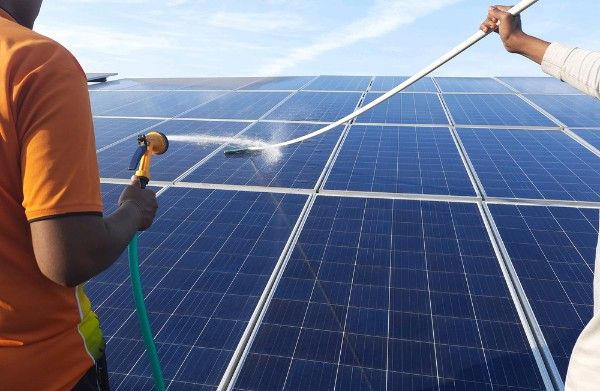 drone-solar-panel-inspection-1.jpg