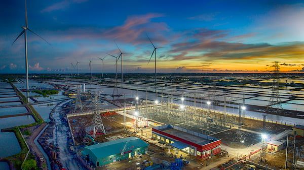 wind-turbine-drone-inspection-2.jpg